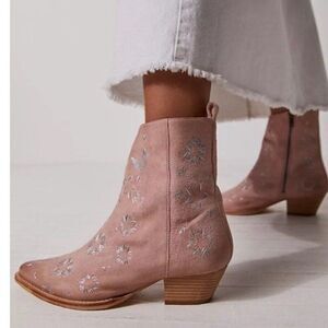 Free People Suede Embroidered Bowers Boots In Perfect‎ Pink Size 7.5 (38) NIB